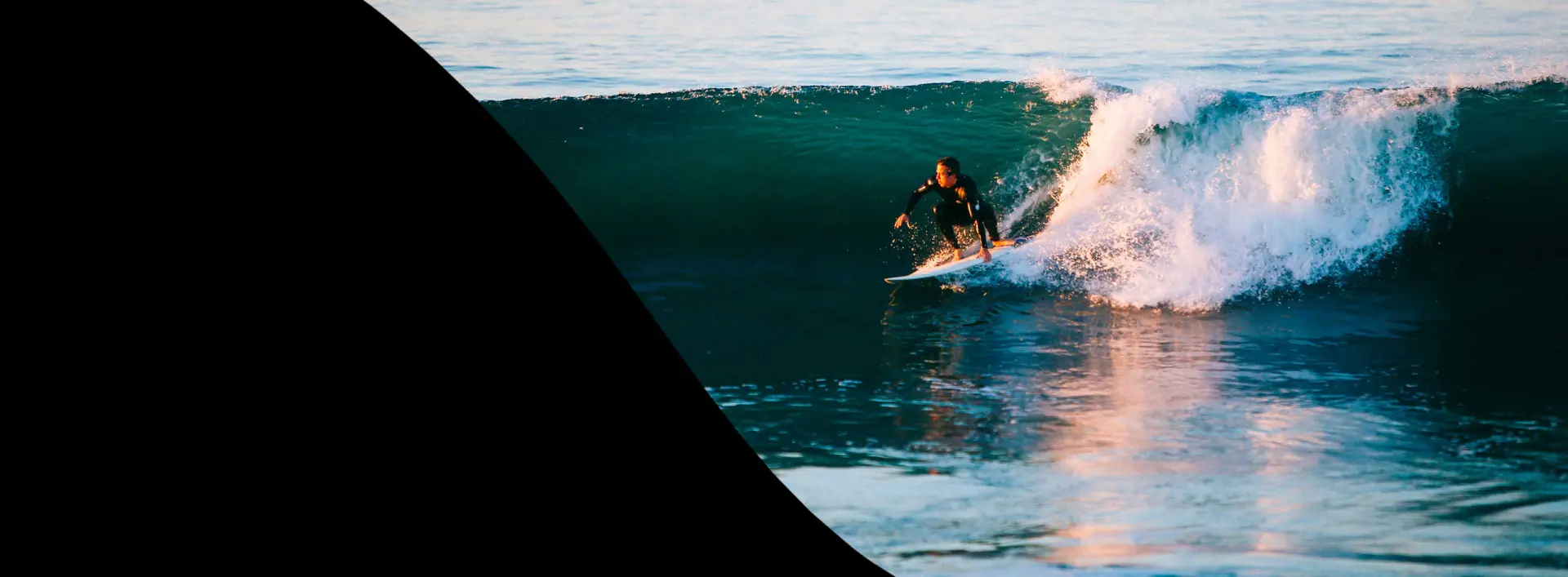 Group Surf Lesson in Matosinhos water activities in Rua Carlos de Carvalho 28 R/C, 4450-094 Matosinhos, Portugal