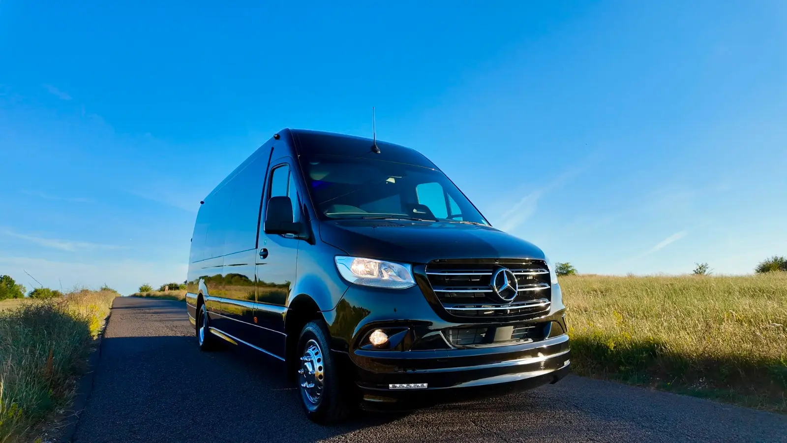 Mini bus and coach hire driver & shuttle in City of Westminster, England, United Kingdom